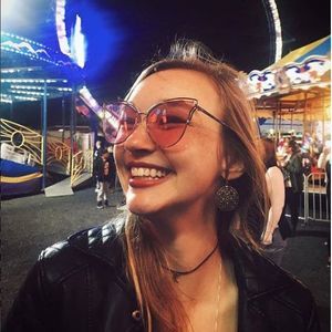 Meet your Posher, Kelly